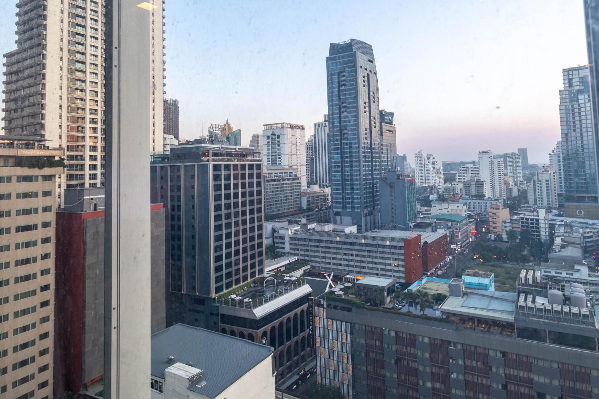 Hyde Sukhumvit 11 Branded Suites Bangkok Exteriör bild